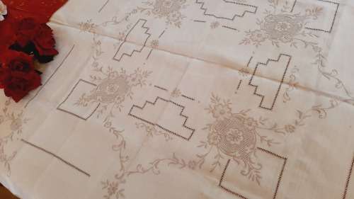 Square linen tablecloth, cream colour, with flower hand embroidery 82 x 82 cm