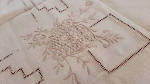 Square linen tablecloth, cream colour, with flower hand embroidery 82 x 82 cm