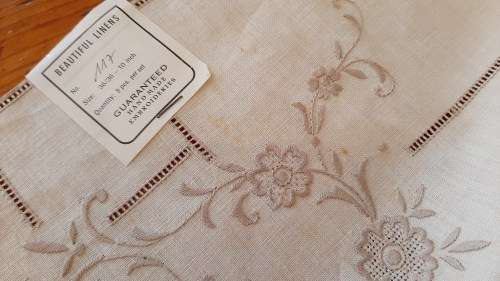 Square linen tablecloth, cream colour, with flower hand embroidery 82 x 82 cm