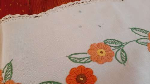 Square linen tablecloth, off white colour, with flower hand embroidery 80 x 80 cm