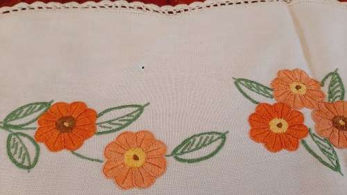 Square linen tablecloth, off white colour, with flower hand embroidery 80 x 80 cm