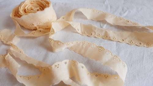 4m embroiderie anglaise - apricot colour 2.5cm wide