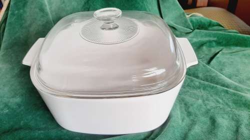 Large Corning-ware casserole with lid - white - made in USA - A-5-B (5 litre)