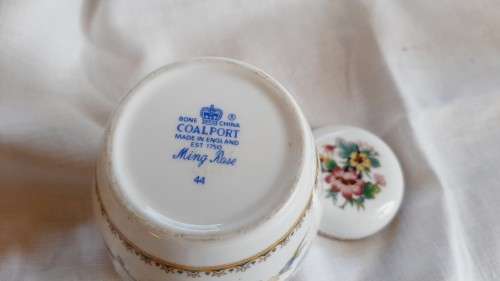 Small Coalport ginger jar - Ming Rose - 9cm high, 9cm wide