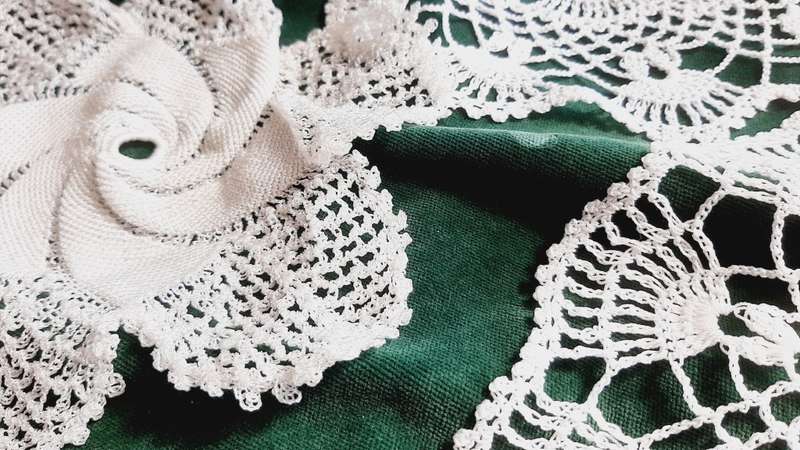 Lot of 7 acrylic doilies -  12-25cm