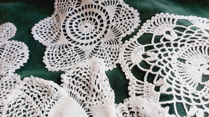 Lot of 7 acrylic doilies -  12-25cm