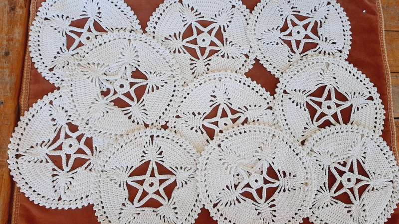 10 white crochet mats 17 cm