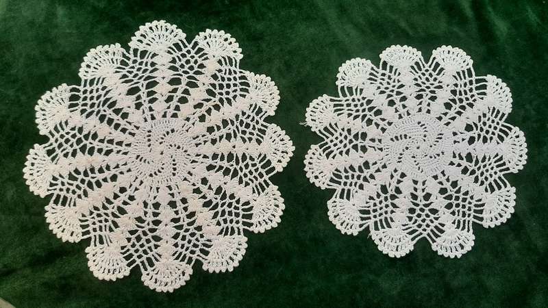 Two small round doilies - white - 15 and 19 cm