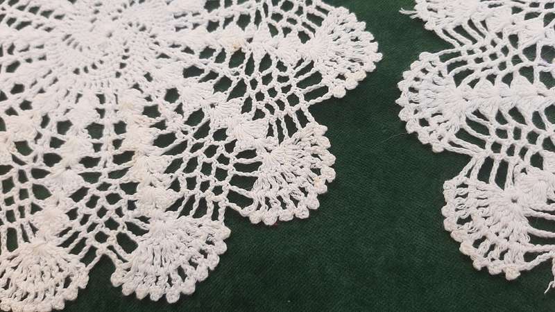Two small round doilies - white - 15 and 19 cm