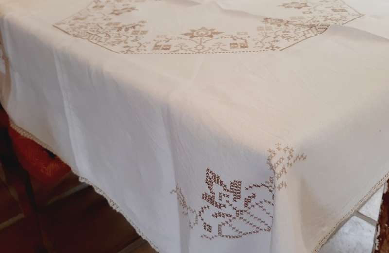 Pale pink embroidered tablecloth 130 x 130 cm - cotton