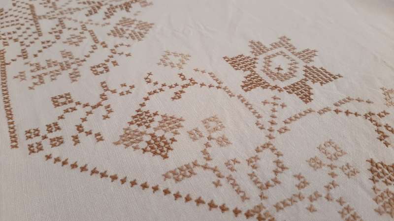 Pale pink embroidered tablecloth 130 x 130 cm - cotton