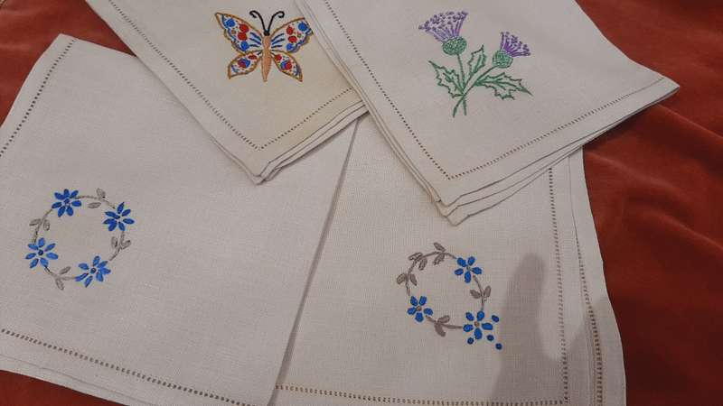 Set of 4 embroidered napkins - linen - 33 x 33cm
