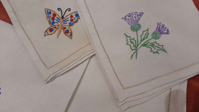Set of 4 embroidered napkins - linen - 33 x 33cm