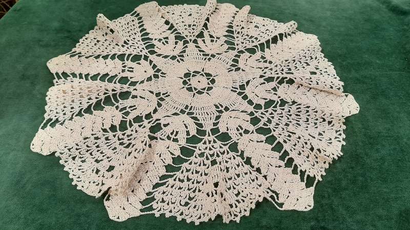 Crochet doily/doilie - 36cm - beige/ecru - ruffled