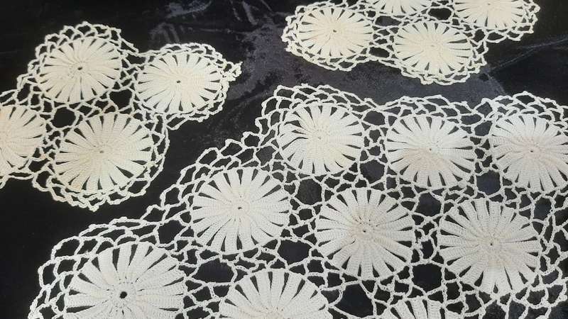 Vanity set of doilies, creamy white  2 small  22cm, large 42 x 24cm
