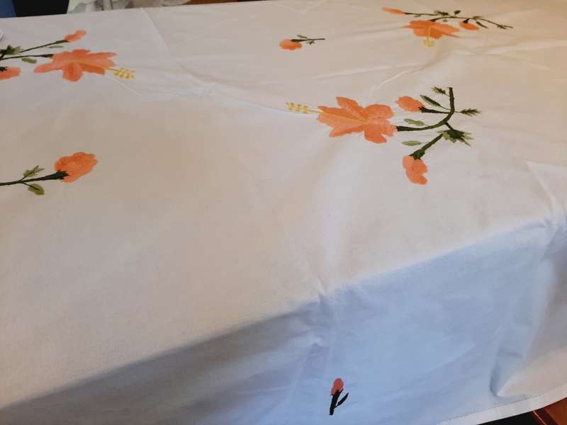 White cotton tablecloth with peach flower embroidery and 8 napkins 220 x 140cm