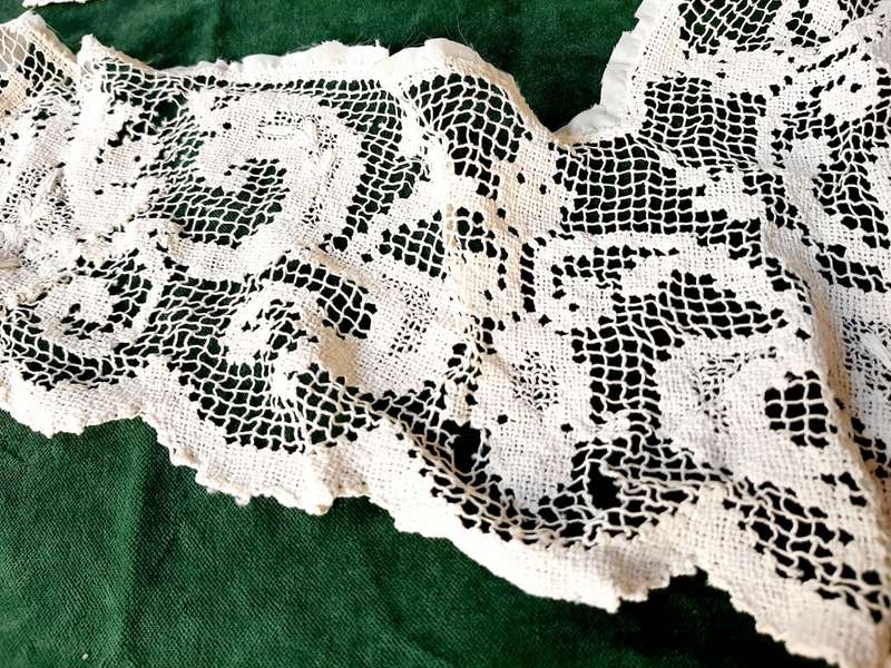 Hand knotted filet lace edging - damaged -