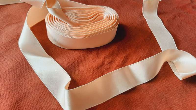 Pale pink satin ribbon 2,5cm wide - 3m