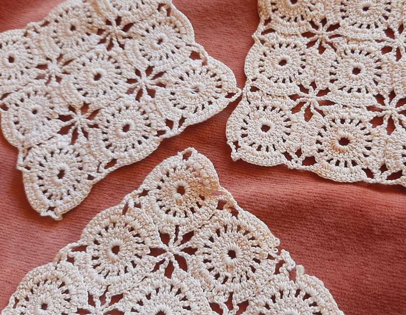 4 small crochet squares - 8 x 8 cm