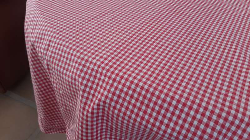 Red chequered tablecloth - cotton - round - 162 cm diameter