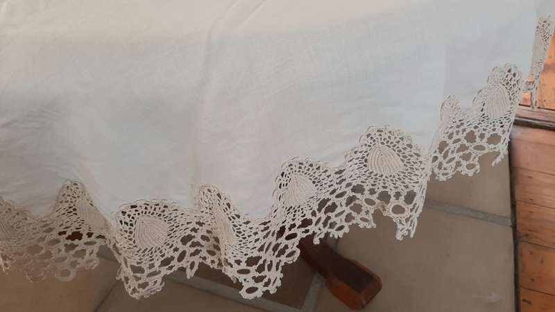 Cream tablecloth with ring crochet edging - round - 130 cm diameter