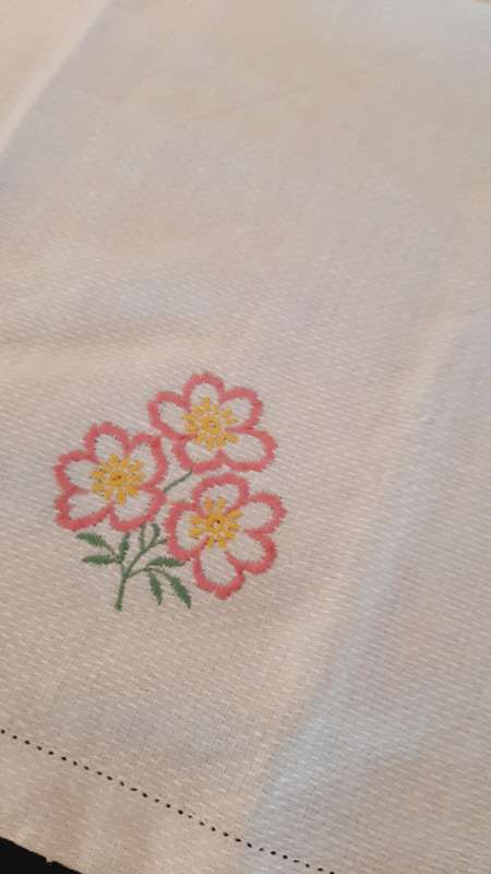 Vintage guest towel - cream damask - 46 x 68 cm with embroidered flower motif