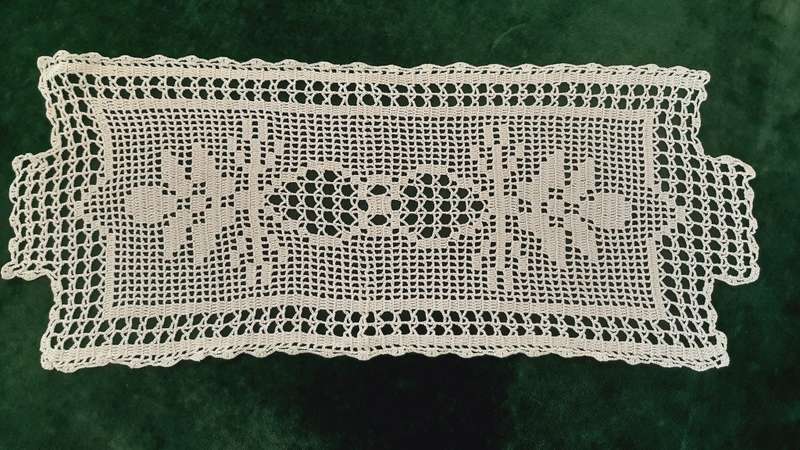 Delicate white crochet mat - 44 x 21cm