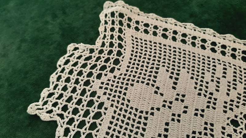 Delicate white crochet mat - 44 x 21cm