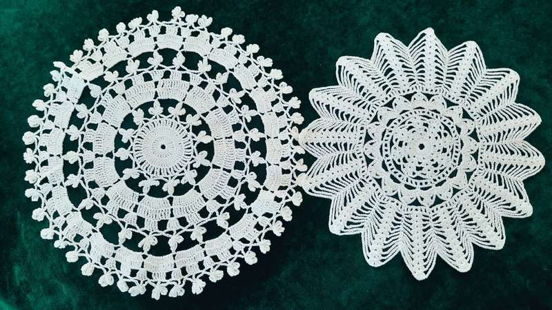 2 white crochet doilies 26 and 28 cm