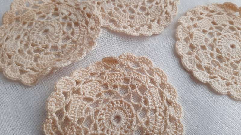 5 small crochet doilies - 8 cm diameter