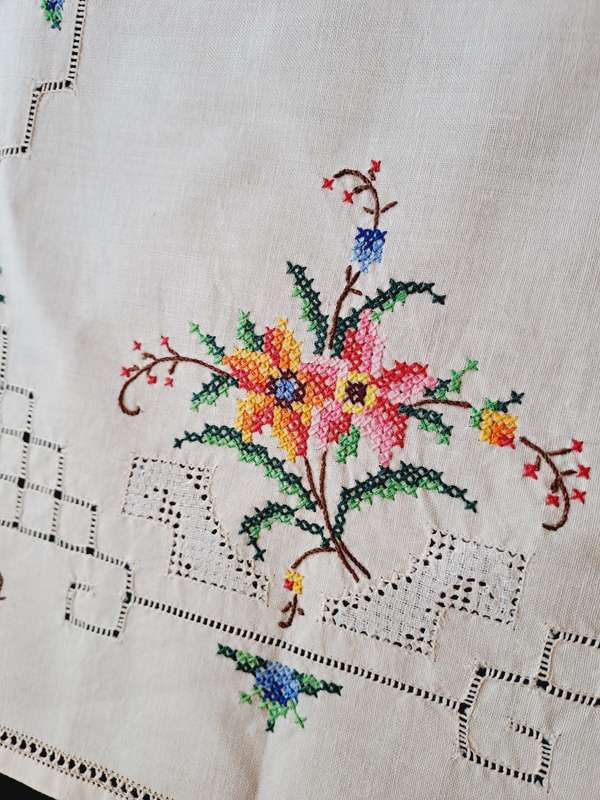 Embroidered tray cloth -cotton - cross stitch - 31 x 44cm