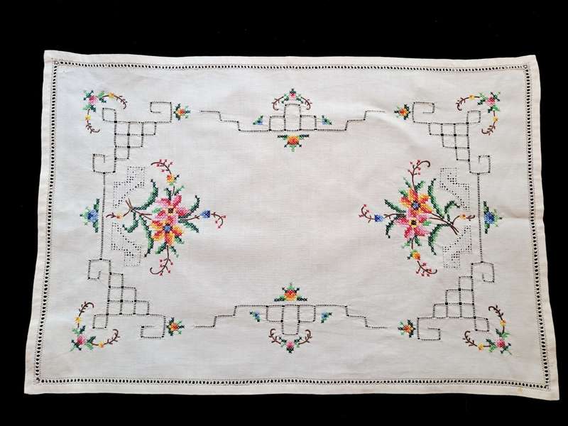 Embroidered tray cloth -cotton - cross stitch - 31 x 44cm