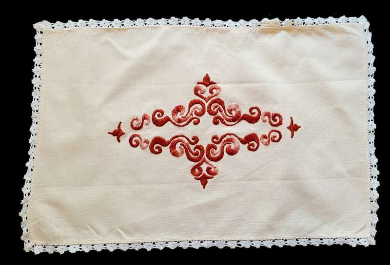 Embroidered tray cloth - cotton- cream - 32 x 48 cm