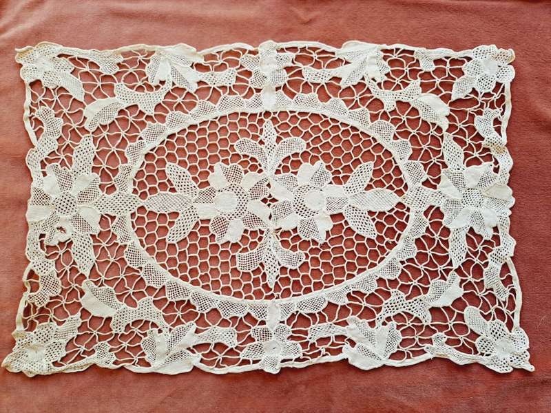 Lace tray cloth / mat 31 x 46cm - beige- scarce