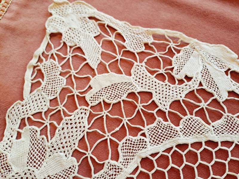 Lace tray cloth / mat 31 x 46cm - beige- scarce