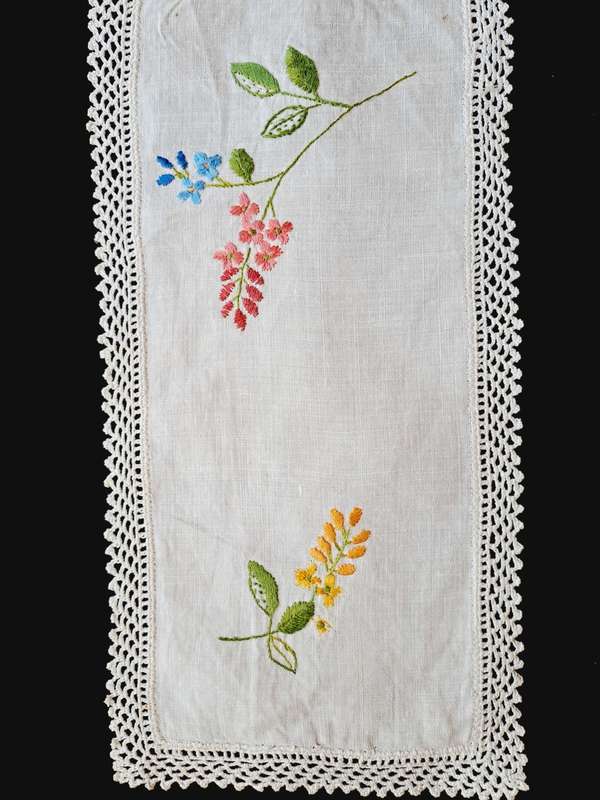 Small, rectangular, embroidered doily - 24 x 12cm