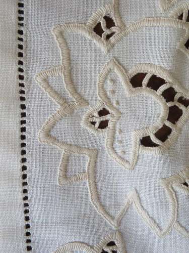 Table runner - cream - vintage
