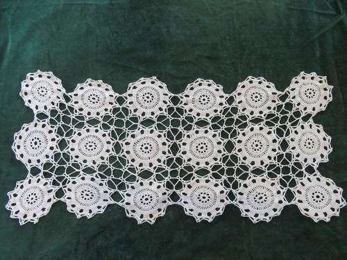Crochet tray clloth / runner