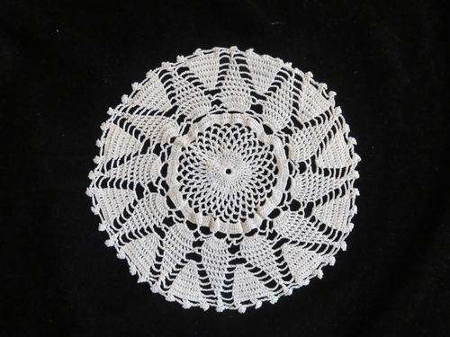 Crochet doily - 18cm - Ecru