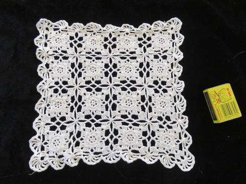 2 Crochet squares - off white