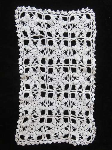 Doily - white - 30 x 20 cm
