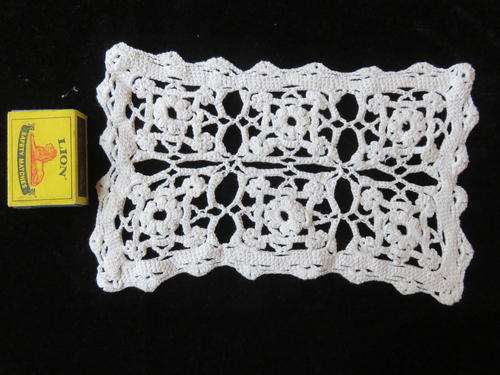 Doily - white -