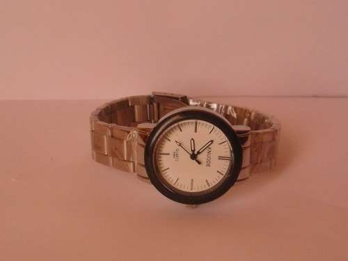 Women's Watch - Knuode K885 Round Fashion Analog with battery (White, Black on Silwer)