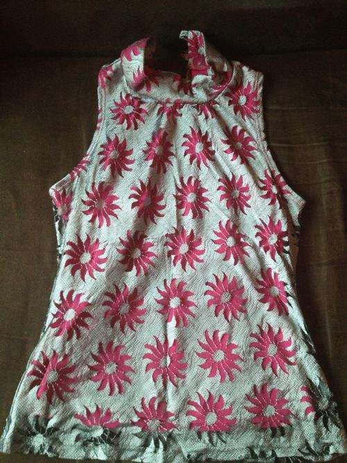 Silver (and pink) mesh shirt, size 34 - stunning
