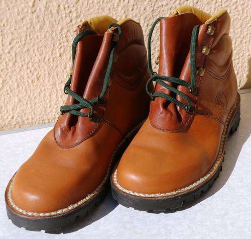 Boots Jim Green Leather uppers Size 9