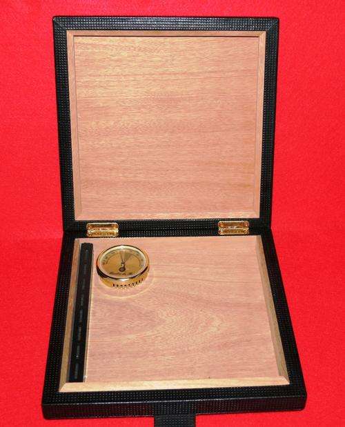 CIGAR HUMIDOR COHIBA BLACK LEATHER  TRAVEL W/ HUMIDIFIER