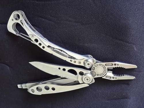 Leatherman Skeletool Fishing Camping 4X4