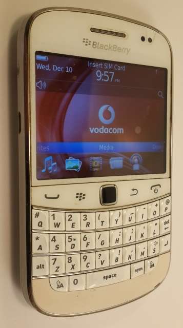 Blackberry bold 9900 White with box and charger Relisted due to time waster