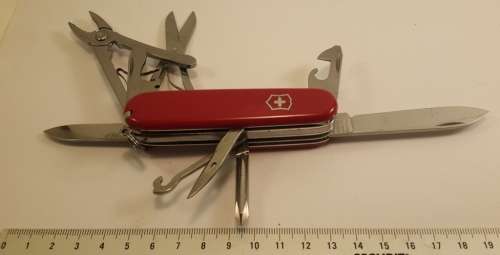 Victorinox -Deluxe Tinker Swiss Army Knife Red   Scales