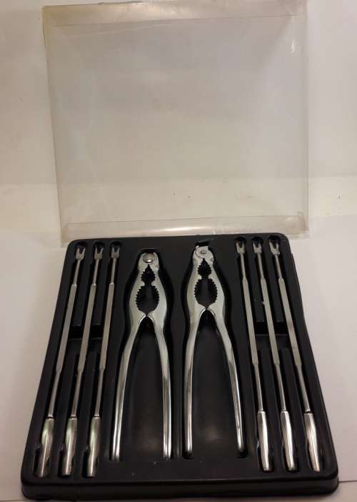 Set two nut crackers and six olive sticks